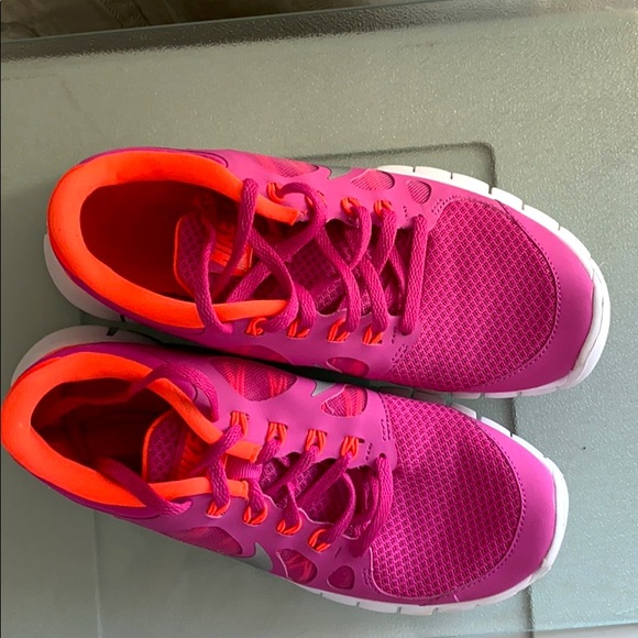 Nike free 5.0 sneakers. - Picture 4 of 5